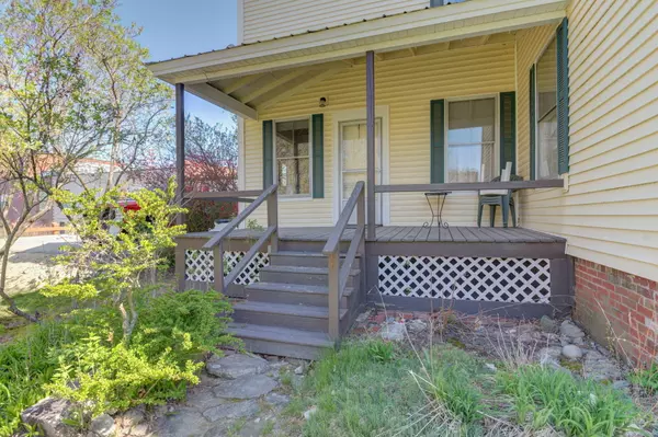 Norway, ME 04268,9 Oak AVE