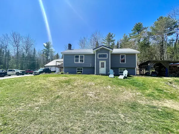 55 Memorial DR, Winterport, ME 04496