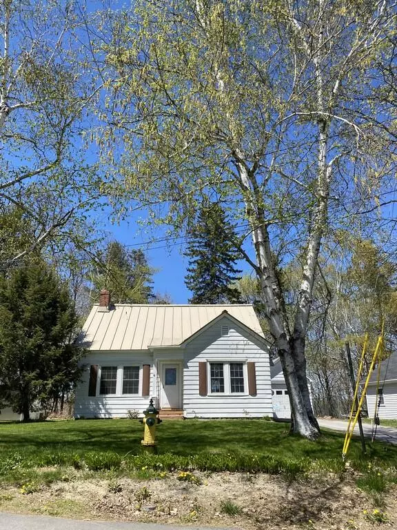 16 Allen RD, Brewer, ME 04412