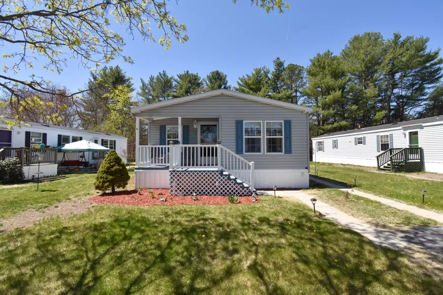 8 Woodside DR, Lisbon, ME 04250