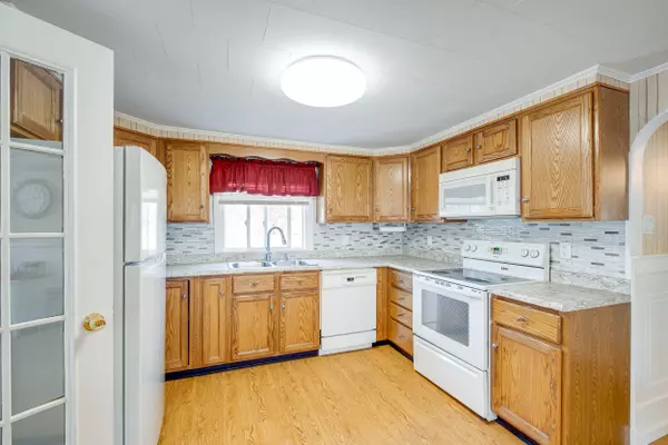 Rumford, ME 04276,215 Oak ST
