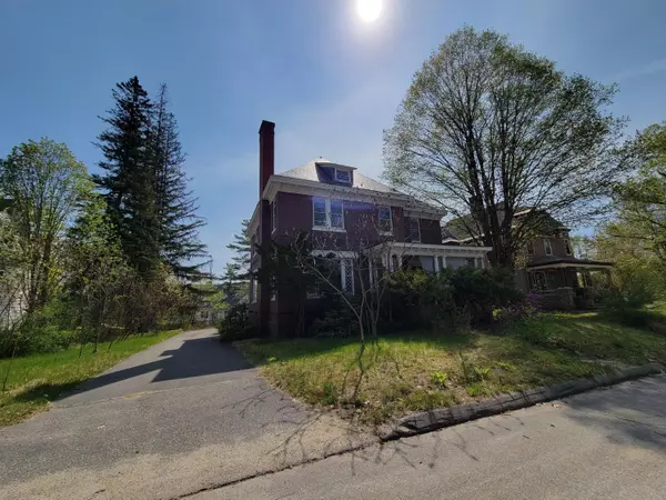 7 Prospect AVE, Rumford, ME 04276