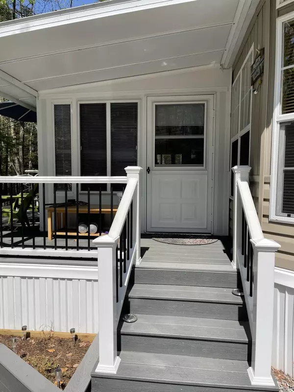 Naples, ME 04055,10 Maine RD