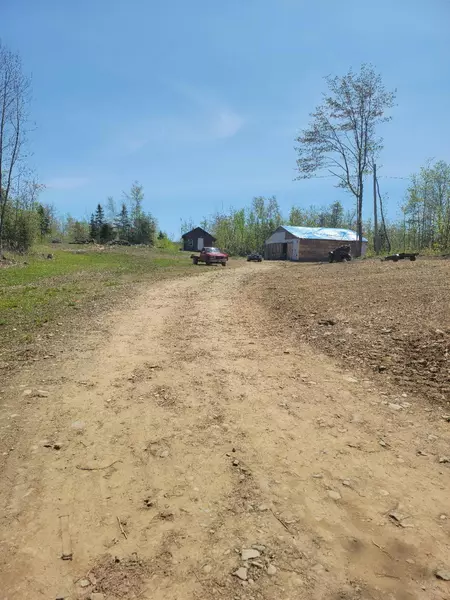 690 Arnold LN, Palermo, ME 04354