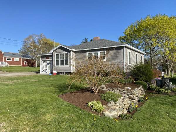 72 Exeter RD, Corinth, ME 04427