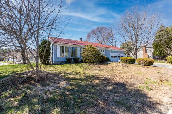 10 Jewett RD, Cape Elizabeth, ME 04107