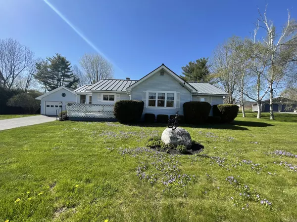 30 Billings RD, Hermon, ME 04401