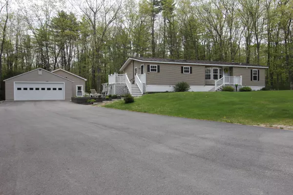 110 Milton LN, Mechanic Falls, ME 04256