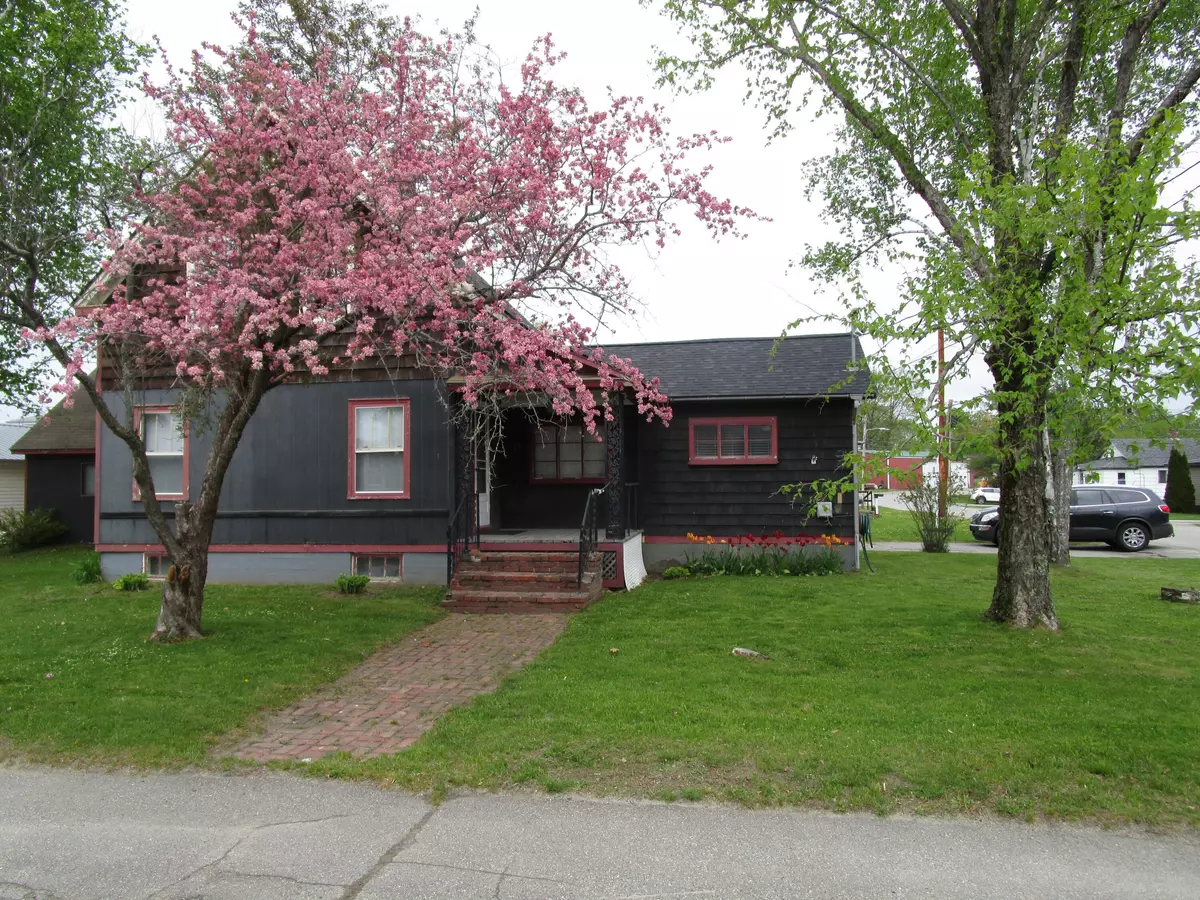 Howland, ME 04448,15 Water ST