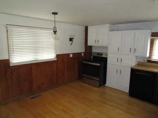 Howland, ME 04448,15 Water ST