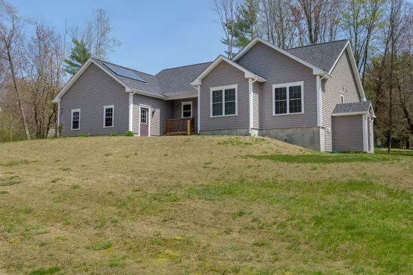 28 Charter WAY, Auburn, ME 04210