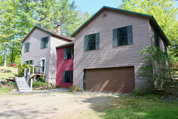 20 Woodlawn LN, Winthrop, ME 04364