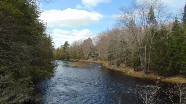 Howland, ME 04448,20 Oake LN