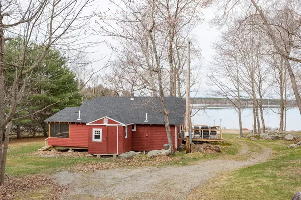 Oakland, ME 04963,527 Brickett Point EST #8