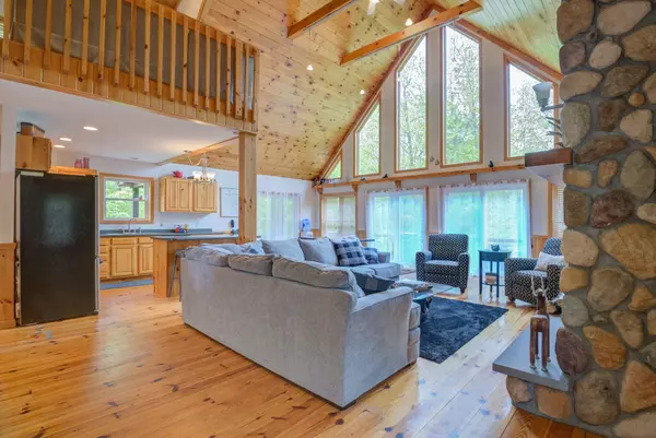78 Forrest LN, Greenwood, ME 04255