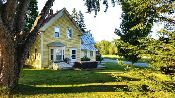 6 Cedar ST, Kingfield, ME 04947