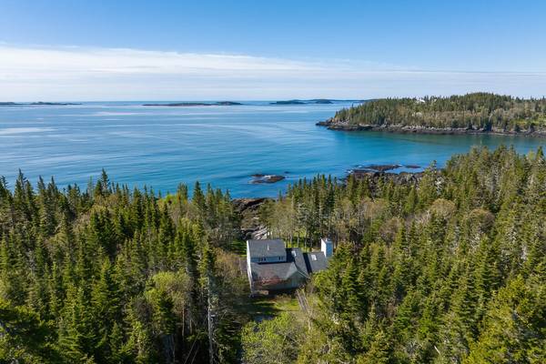 33 Calf Point RD, Roque Bluffs, ME 04654