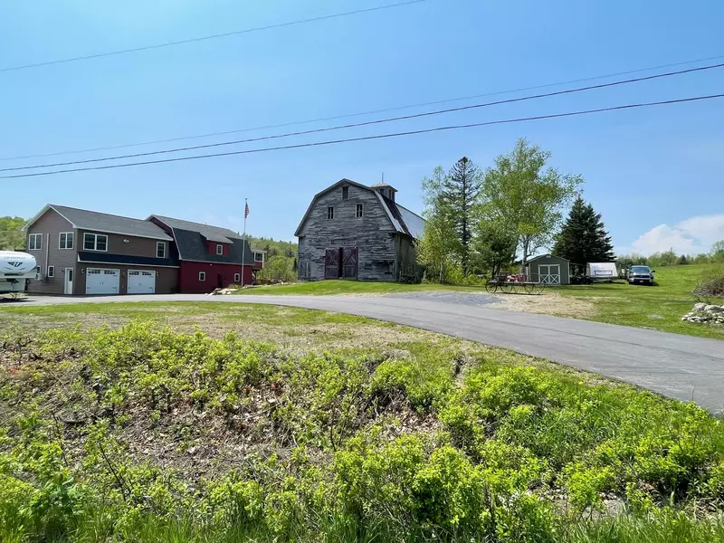 29 Brighton RD, Wellington, ME 04942