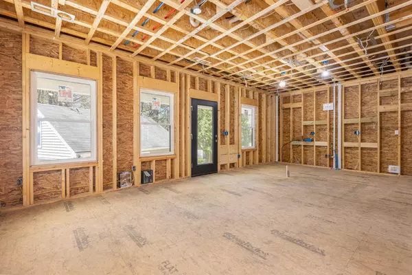 Freeport, ME 04032,2 Deerfield RD