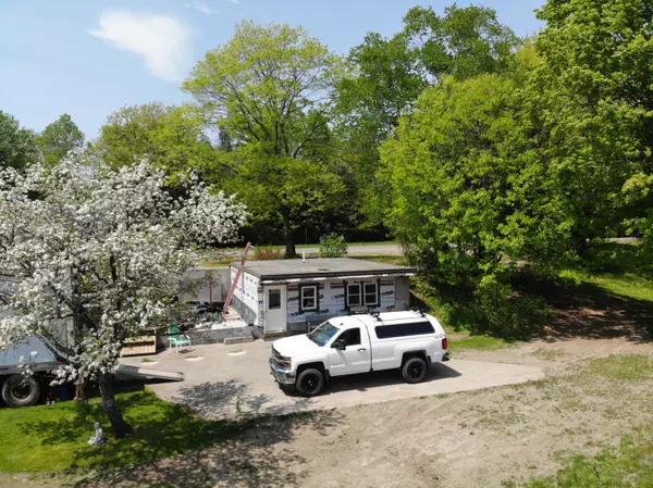 271 River RD, Norridgewock, ME 04957