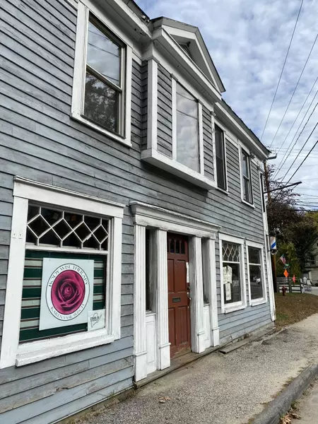 5 Depot ST, Buckfield, ME 04220