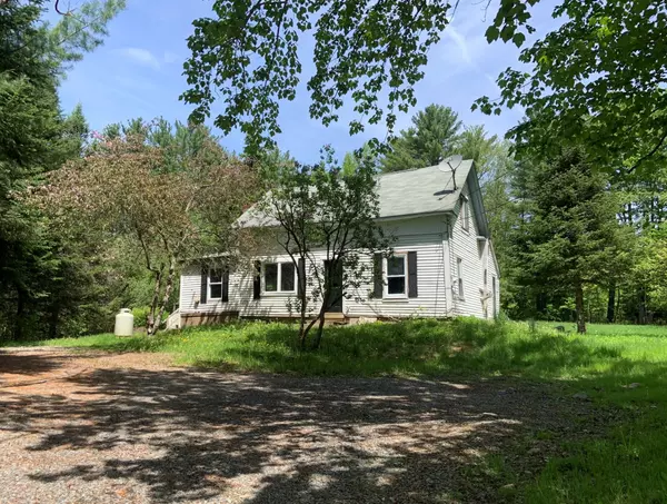 57 Bigelow RD, Saint Albans, ME 04971