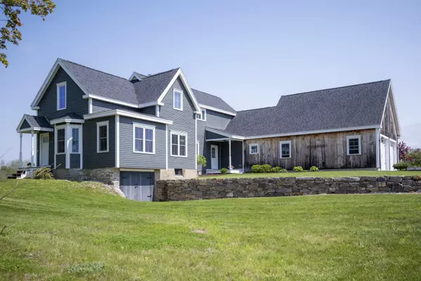 8 Old Farm LN, Yarmouth, ME 04096