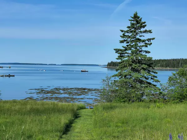 10 Bass RD, Tremont, ME 04612