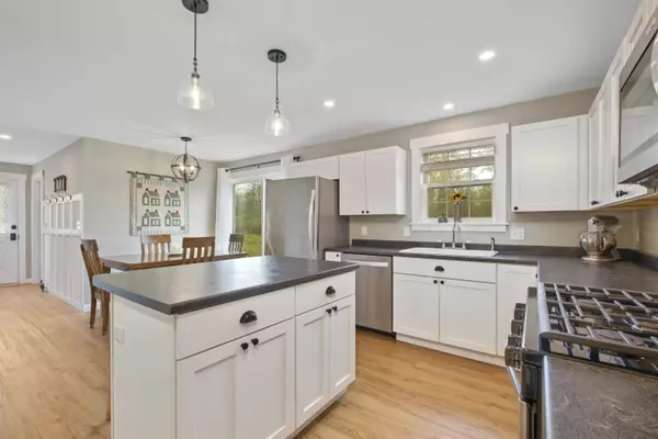 South Thomaston, ME 04858,531 Spruce Head RD