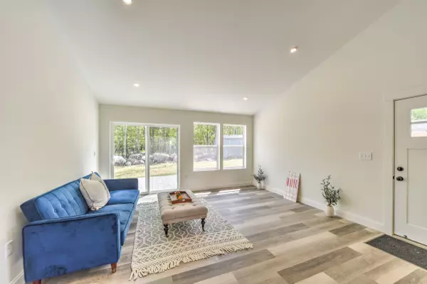 36 Selden LN, Oakland, ME 04963