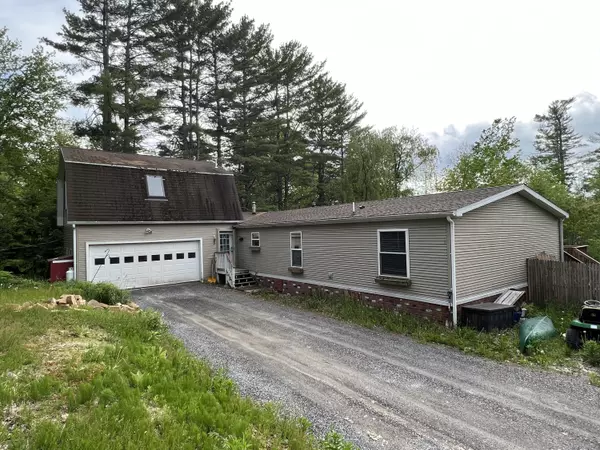 32 Lakeshore DR, Belgrade, ME 04917