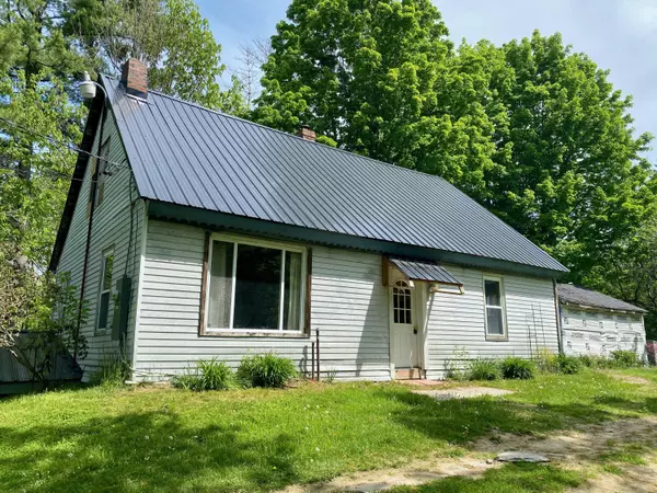 350 Madawaska RD, Palmyra, ME 04965