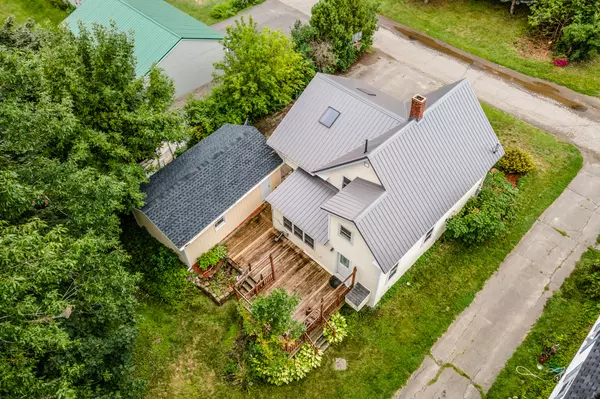 Newport, ME 04953,9 Hill AVE