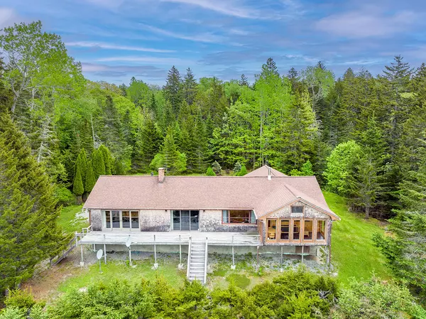 12 Sydney LN, Saint George, ME 04860