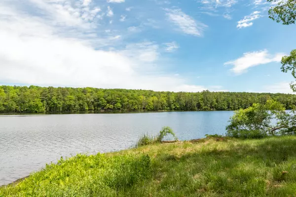 Mount Vernon, ME 04352,396 Pond RD