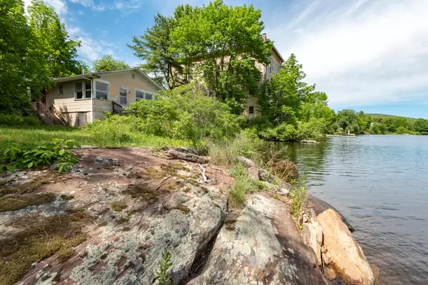 396 Pond RD, Mount Vernon, ME 04352