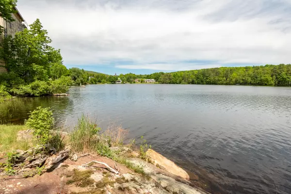 Mount Vernon, ME 04352,396 Pond RD