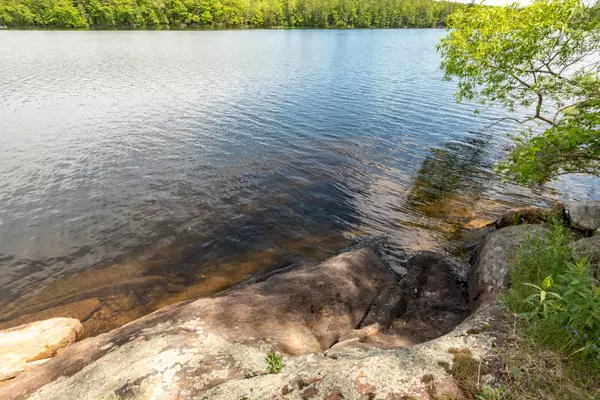 Mount Vernon, ME 04352,396 Pond RD