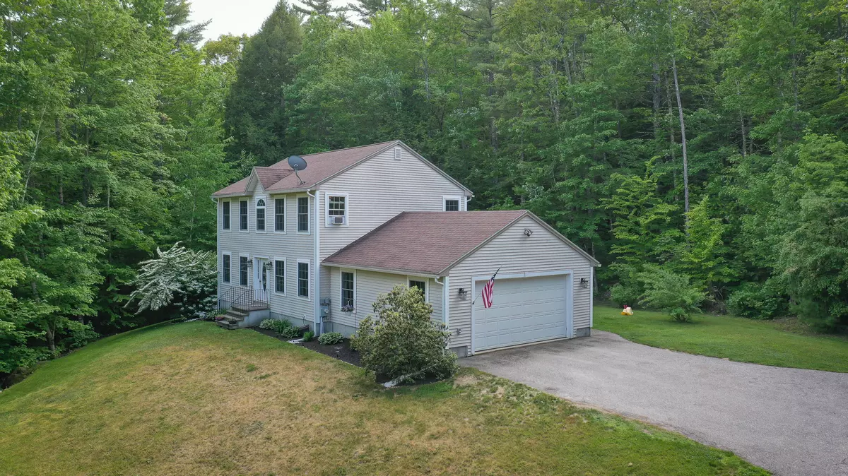 Raymond, ME 04071,3 Farwell DR