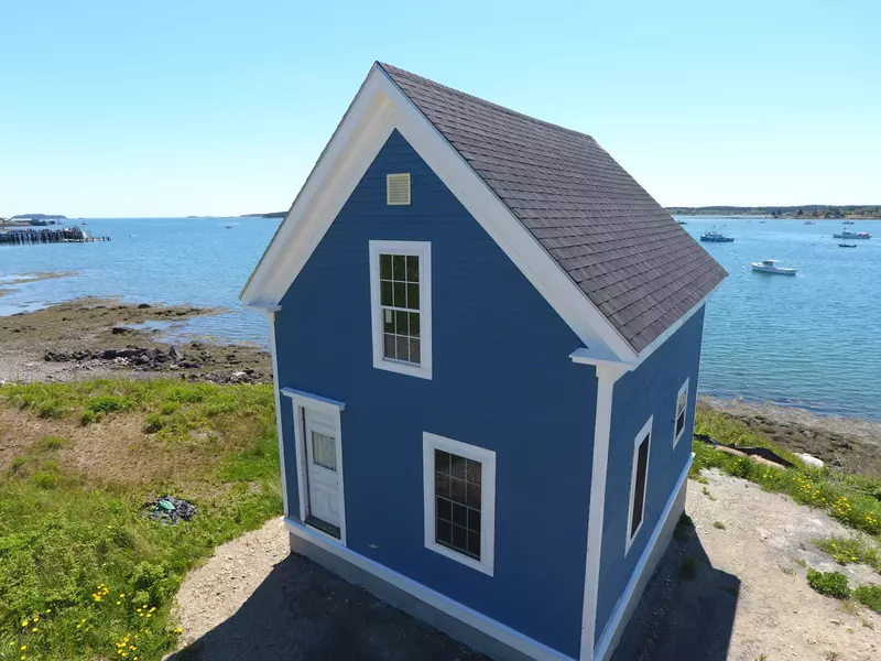 16 Breeze ST, Jonesport, ME 04649