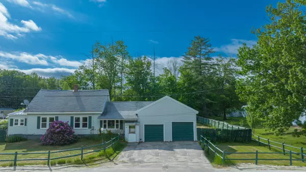 56 Clifford ST, Mechanic Falls, ME 04256