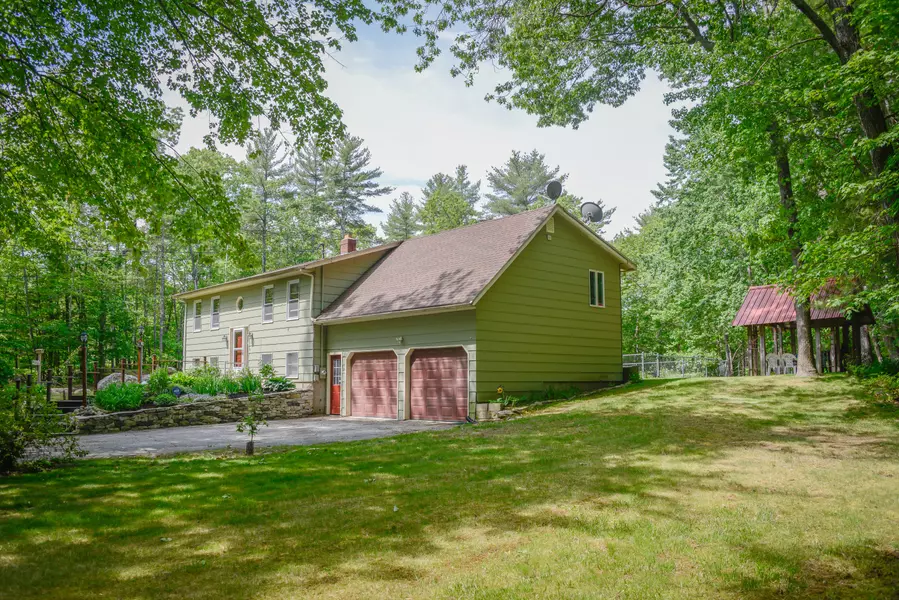 26 Hemlock LN, Gray, ME 04039