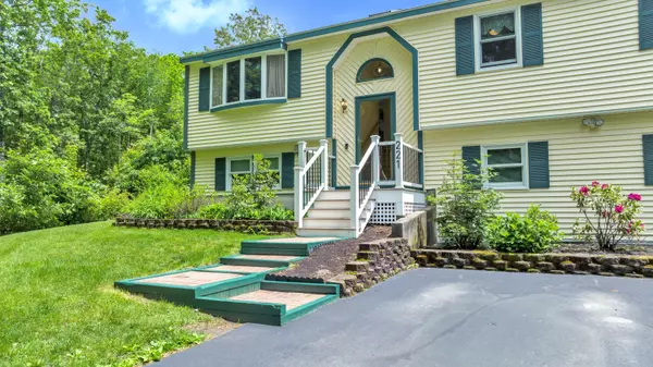 Lyman, ME 04002,221 Frost RD