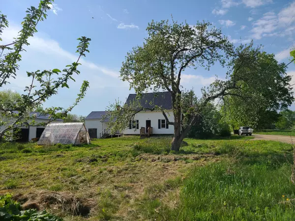 Newport, ME 04953,370 Camp Benson RD