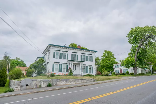 926 Main ST, Waldoboro, ME 04572