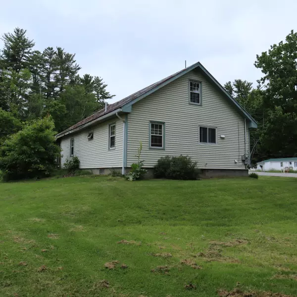 Oakland, ME 04963,106 Belgrade RD