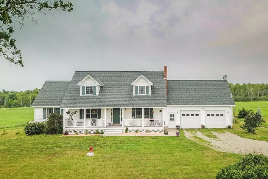 1644 Bangor RD, Clinton, ME 04927