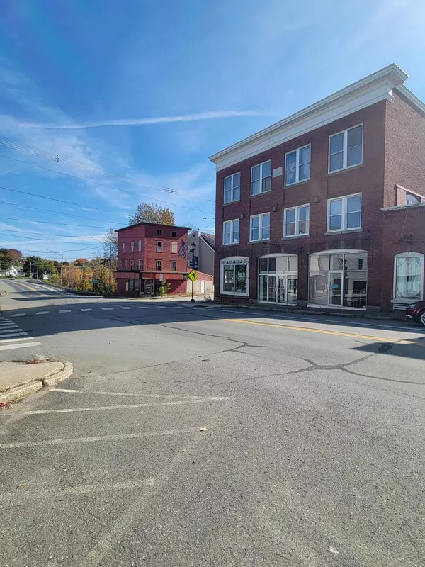 Newport, ME 04953,161 Main ST