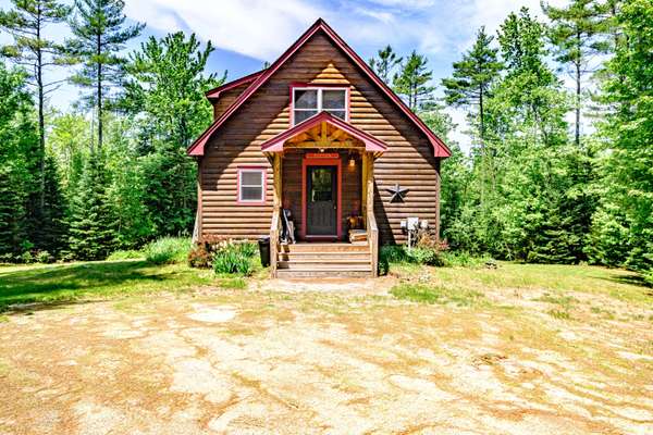 38 Countryside LN,  Bethel,  ME 04217