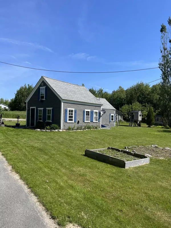 22 Crane RD, Winter Harbor, ME 04693